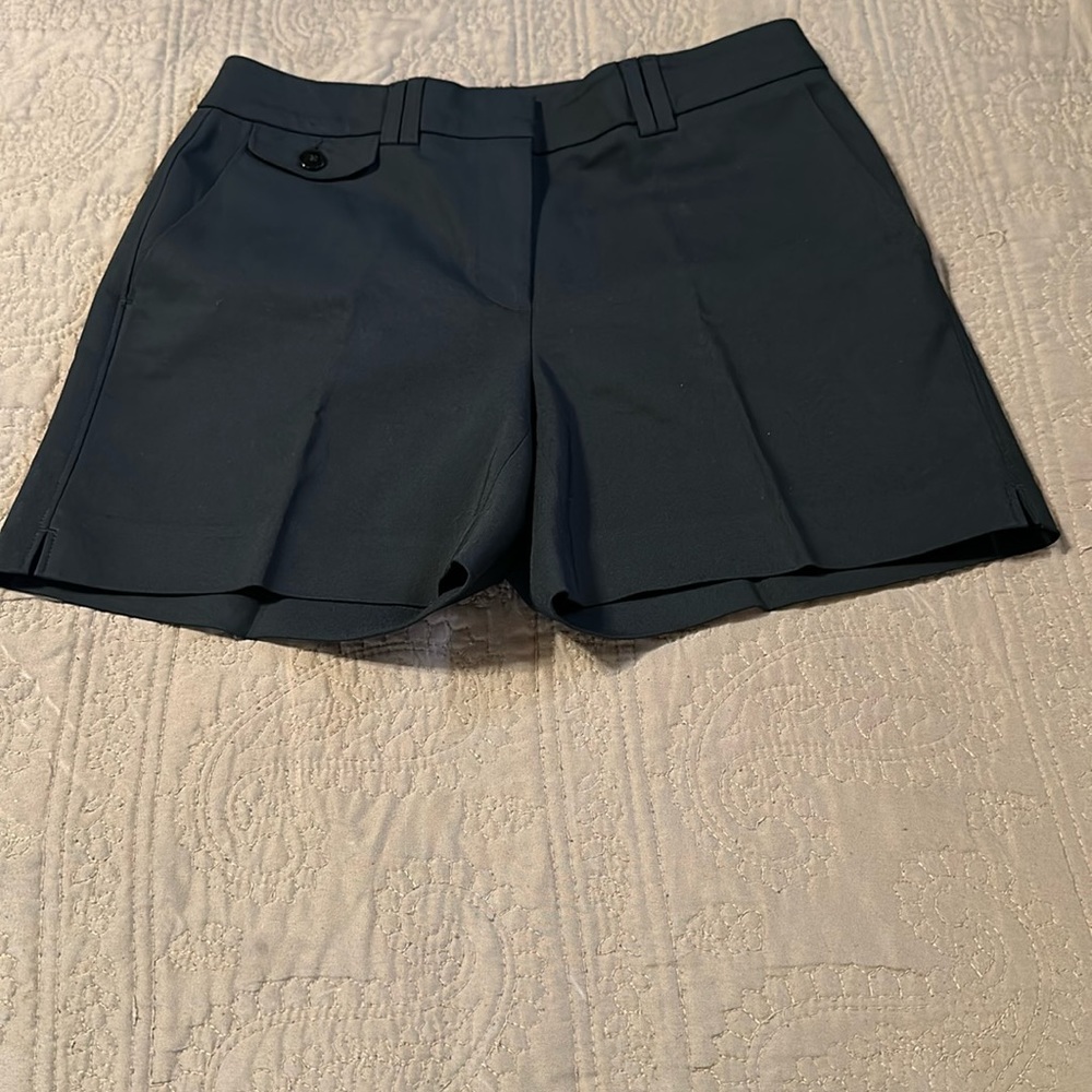 White House Black Market 5 in Shorts! Size 2! Excellent Condition!